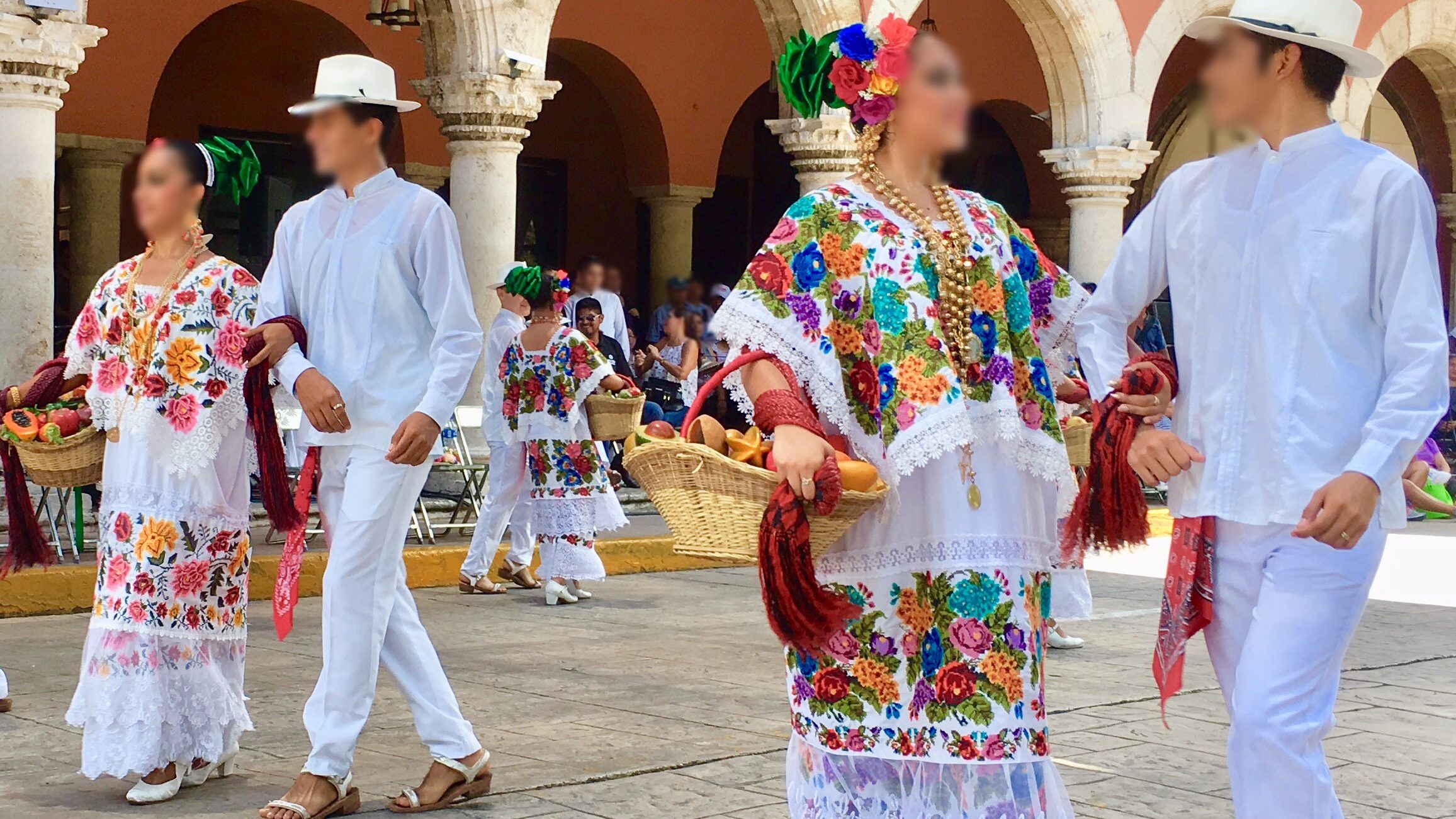 ユカタンの民族衣装 テルノを着る 2 テルノについて 旅考人 踊り人 まそん Mascara Sonrisa の野帳